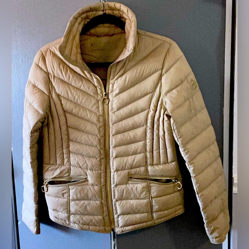 Women’s light weight puffer coat
